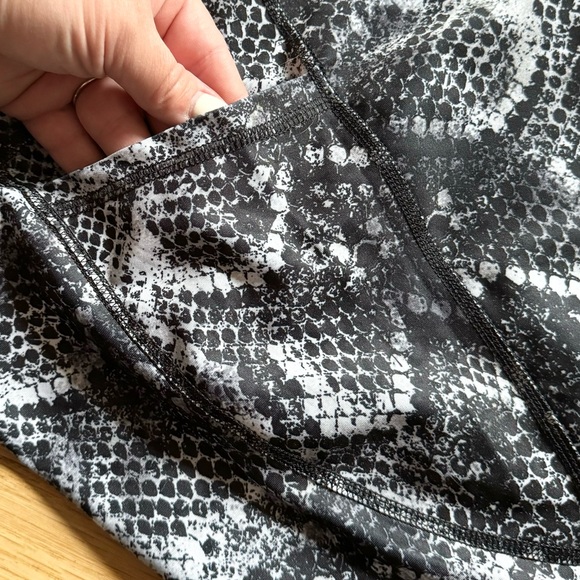 🍂CLEAROUT Reversible Capri Leggings - Picture 8 of 12